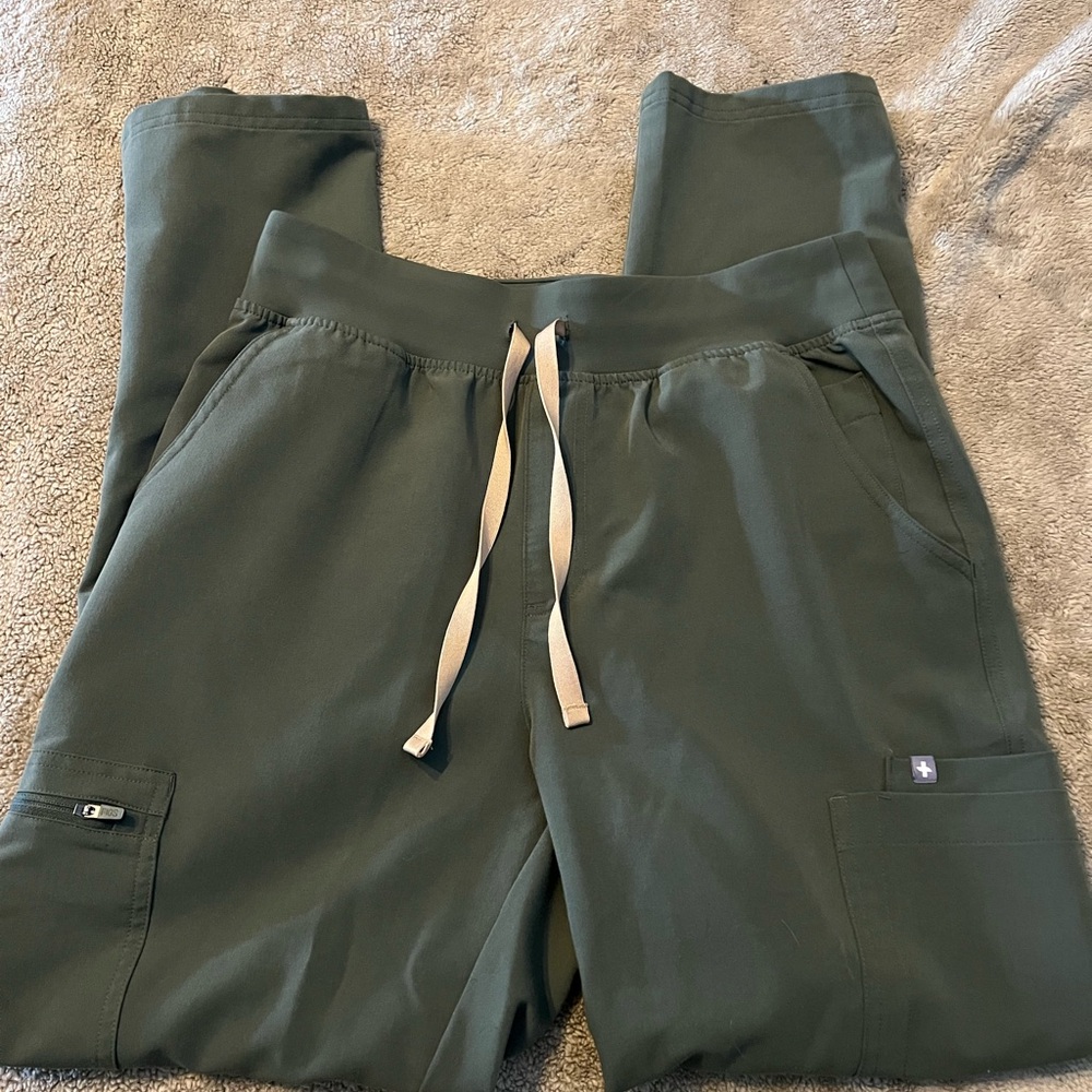Figs Yola High-Waist Moss Scrub Pants!